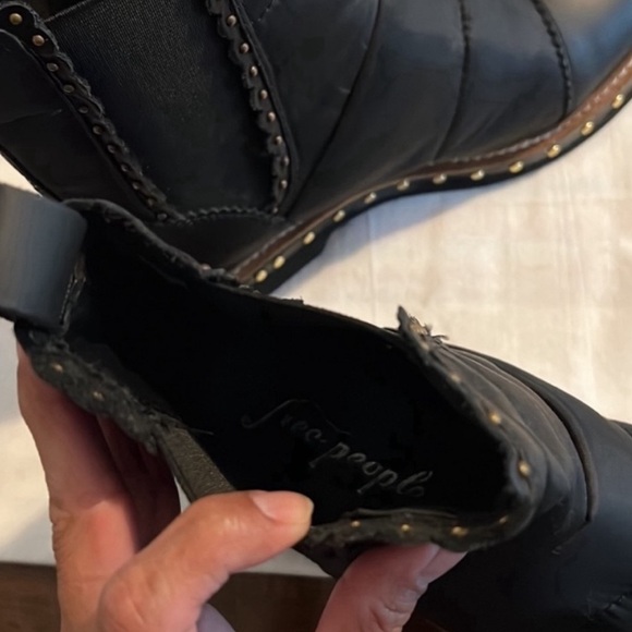 Free People Atlas Puffer Chelsea Black Booties Size 38.5 - Picture 5 of 13